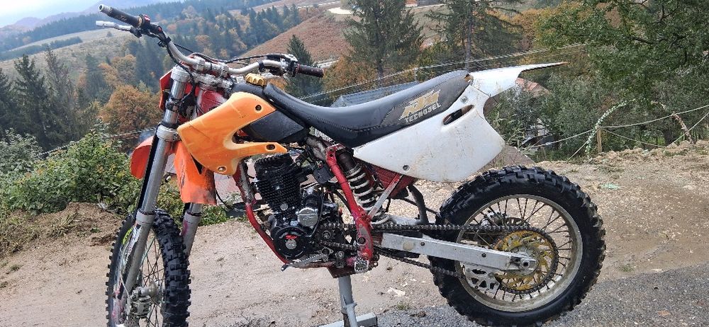 Vand ktm cu motor de 150cc