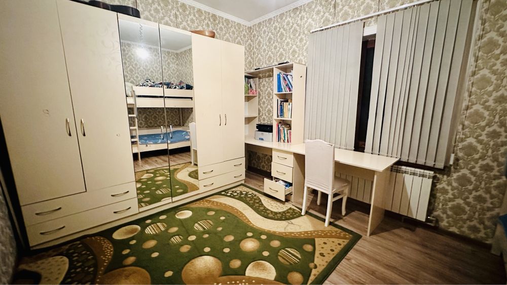 Детская шкаф со столом