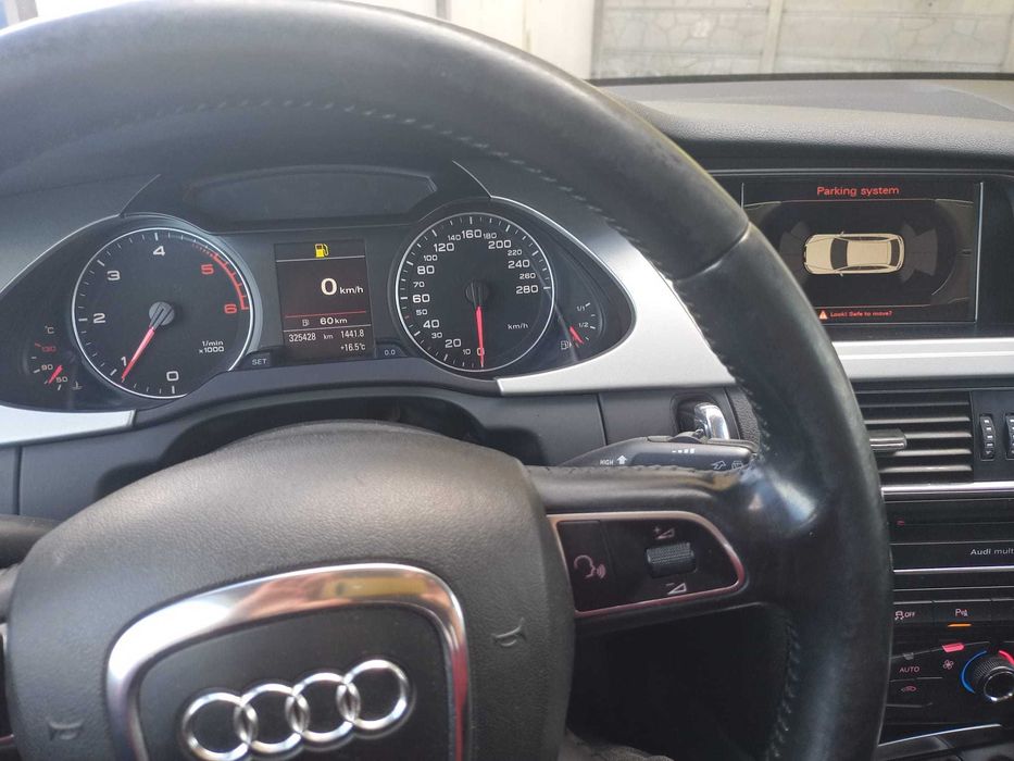 Audi A4 B8 an 2011, motor 2.0 diesel 143 cp înmatriculată în RO