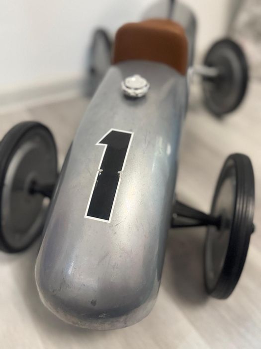 Метална ретро количка