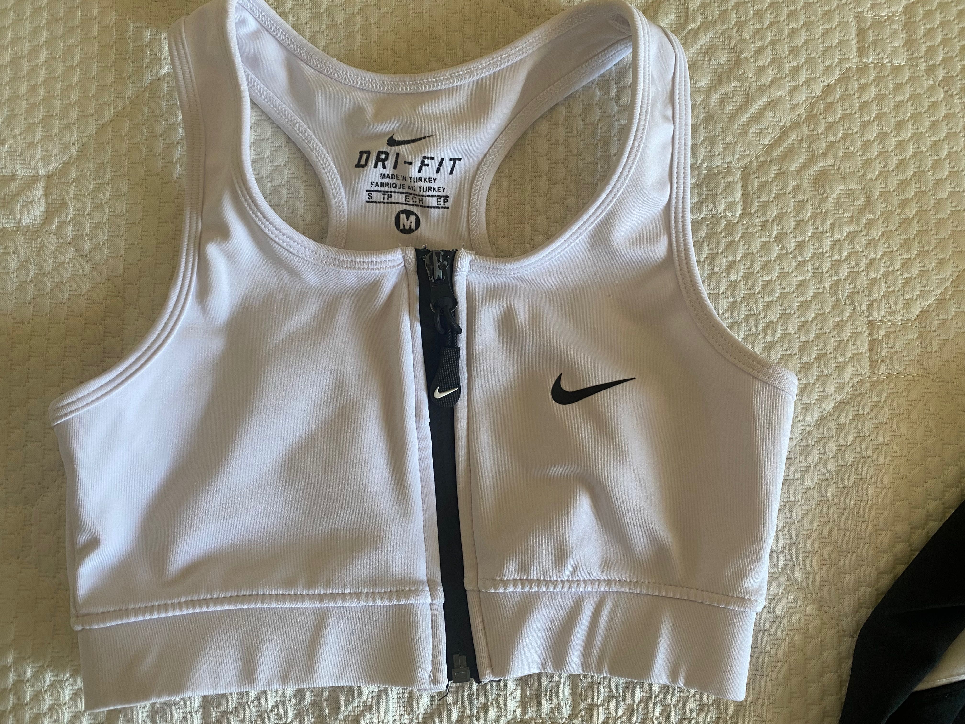 Дамско бюстие на Nike