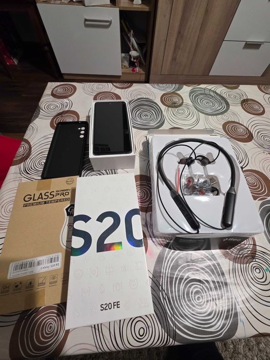 Samsung Galaxy S20 FE  RAM6GB  128GB