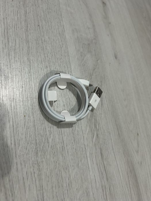 Playstation 4 slim с два джойстика в перфектно състояние!
