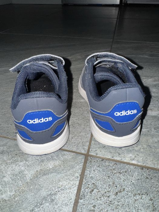 24 номер Оригинални маратонки Adidas за бебе