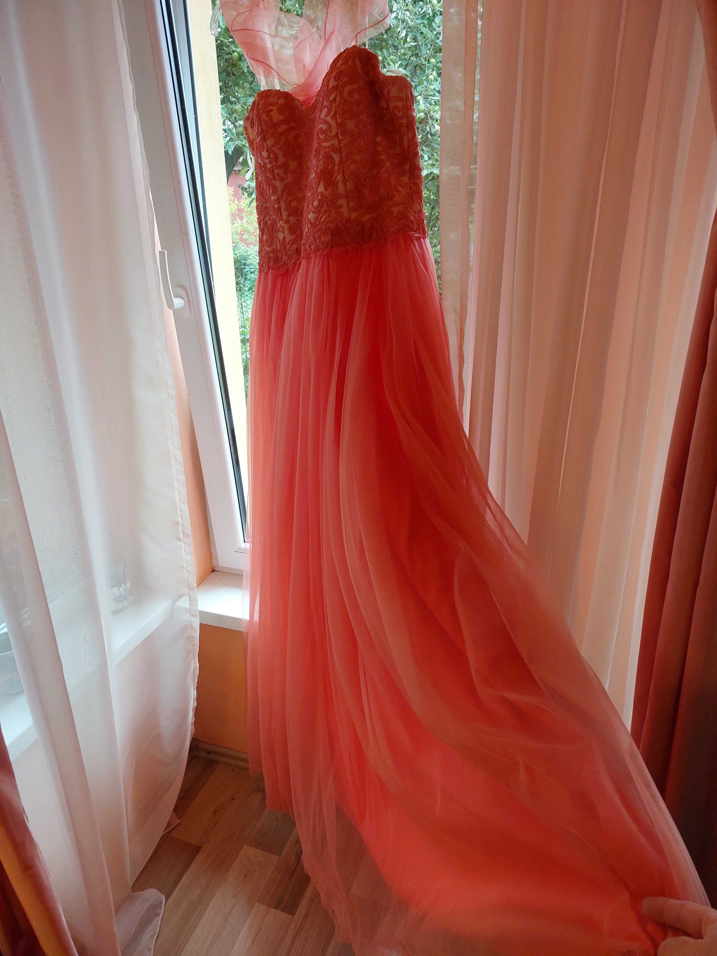 Rochie de gală din tull