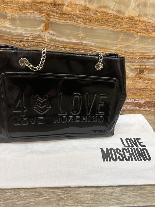 Чанта Love Moschino, черна, лак, размери 39/28/14 см