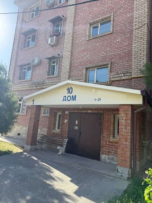 Sergeli. Yangi hayot tumanida uy sotiladi.