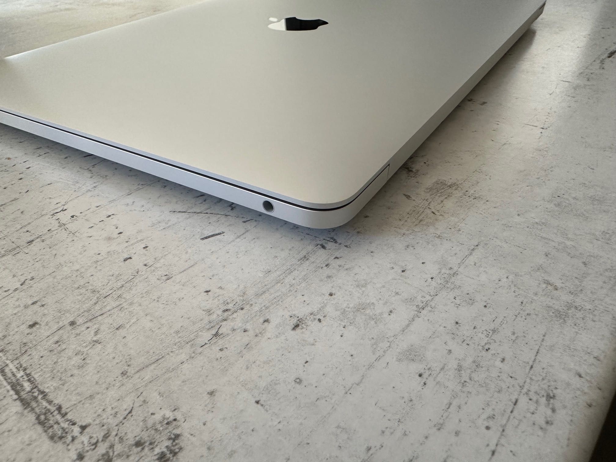 MacBook Pro 13" M2 Chip 8-C CPU, 10-C GPU, 16 RAM, 512 SSD