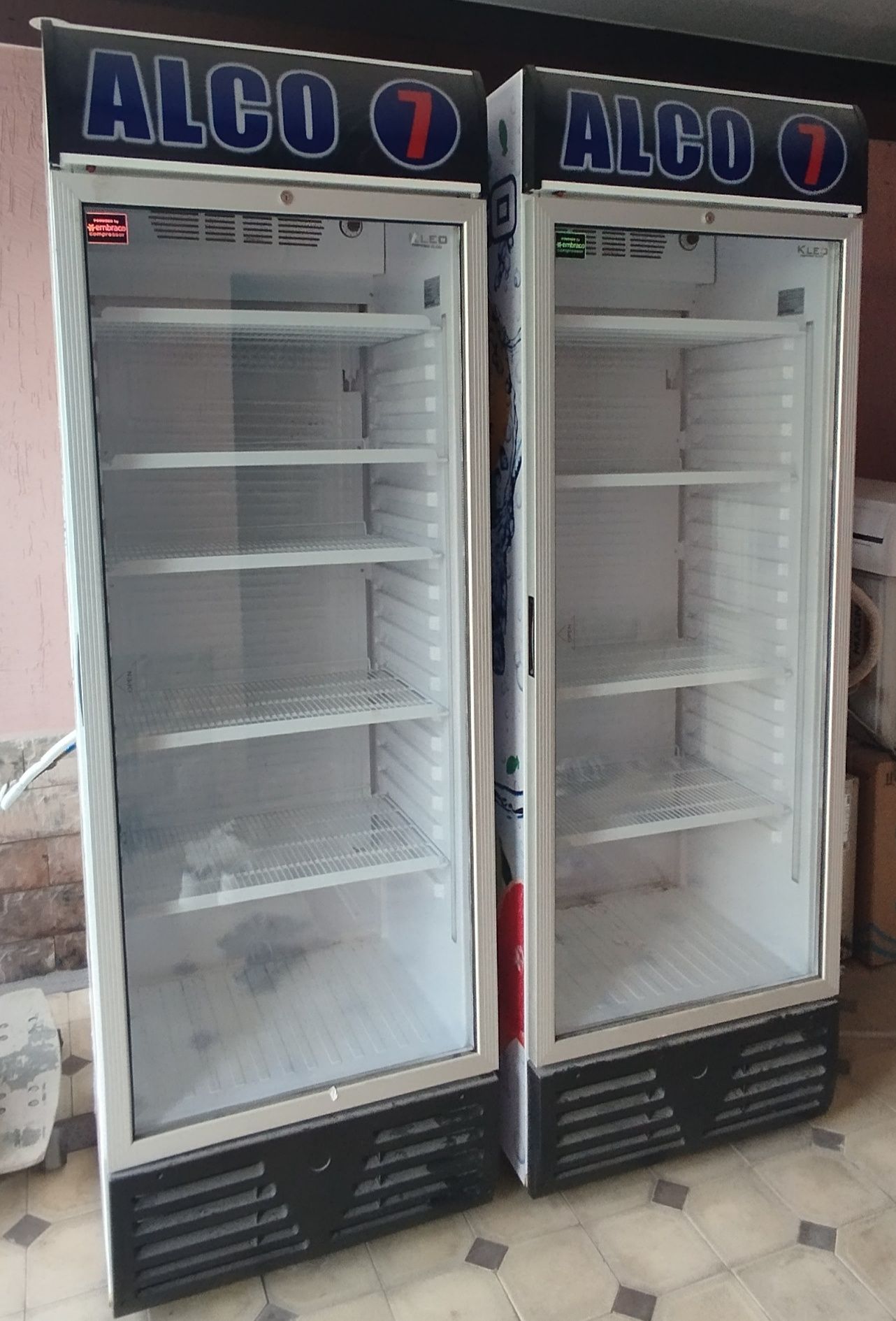 Kleo витрина холодильник