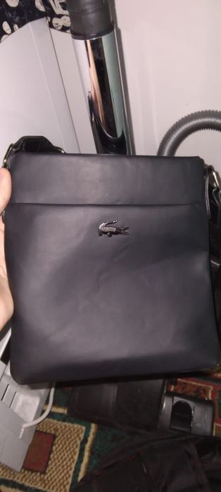 Барсетка новый 1 раз носил и потом она лежала в шкафу