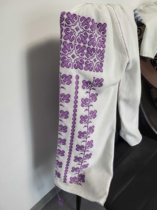 Ie tradiționala cusuta  100% manual