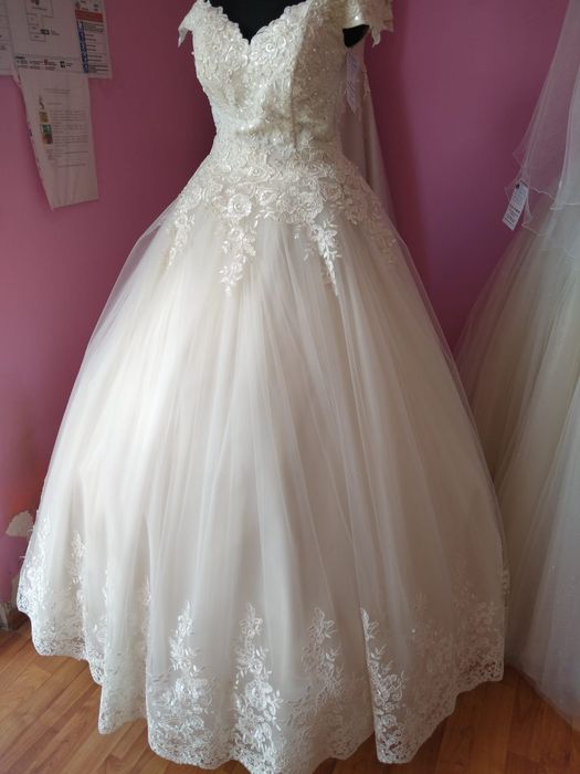 Rochie de mireasa NEPURTATA ! NOUA CU ETICHETA !!