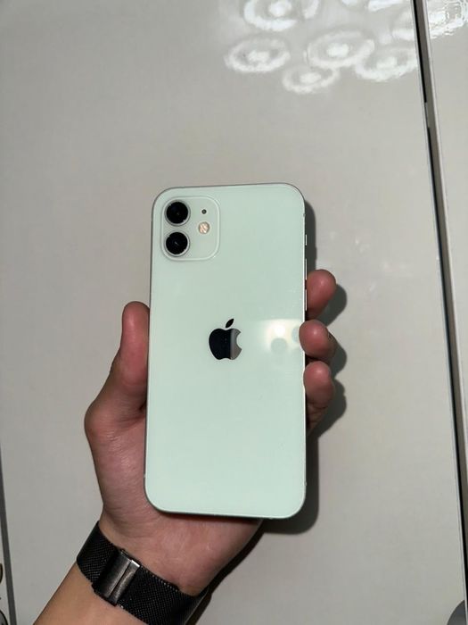 iPhone 12.