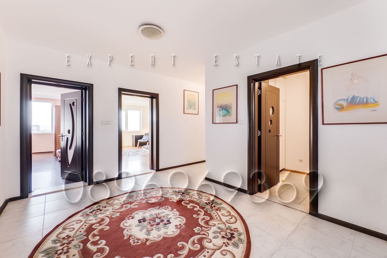 Продава се Четиристаен апартамент в Варна, Бриз - 131 кв.м за 1833 €/кв.м - Снимка #9