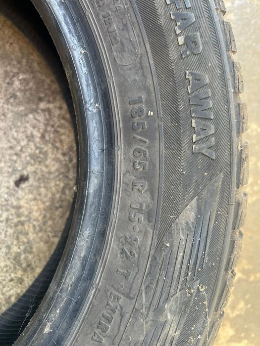 Vand cauciucuri noi 185/65R15