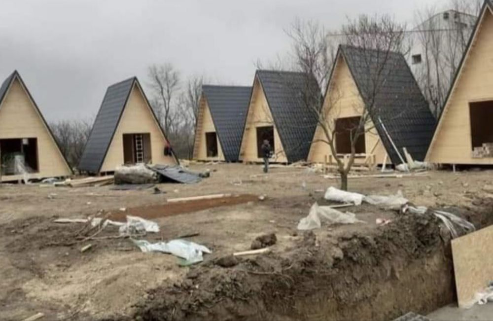 Vand case din lemn si pe structura metalica