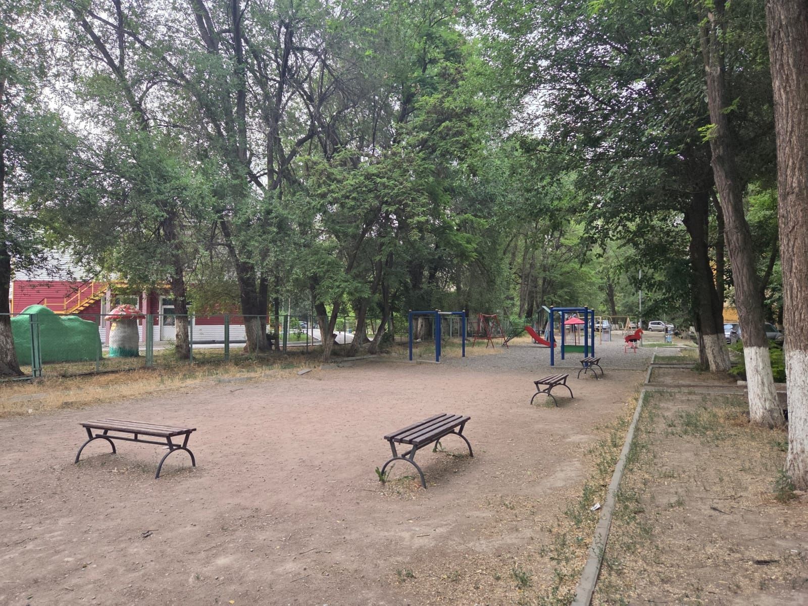 2-комн., 4 мкр., 3 этаж (не угол, напротив 6 мкр.)
