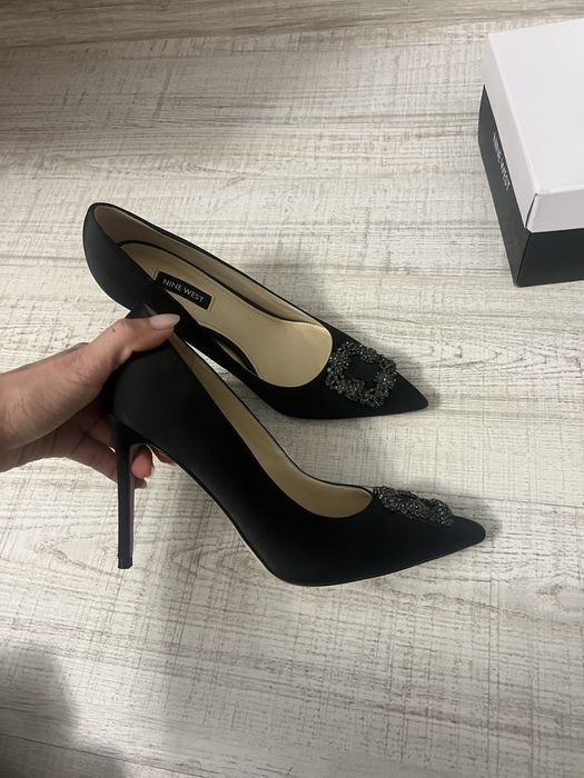 Черни класически обувки на ток Nine West