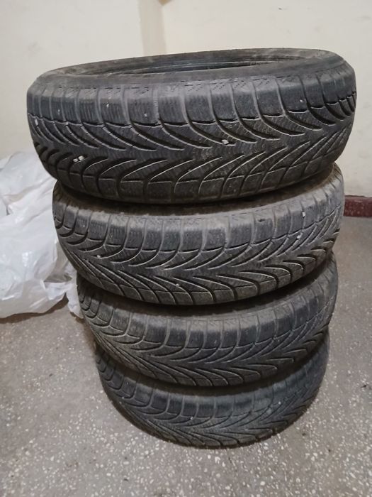 Vând anvelope iarna 155 /65 R14