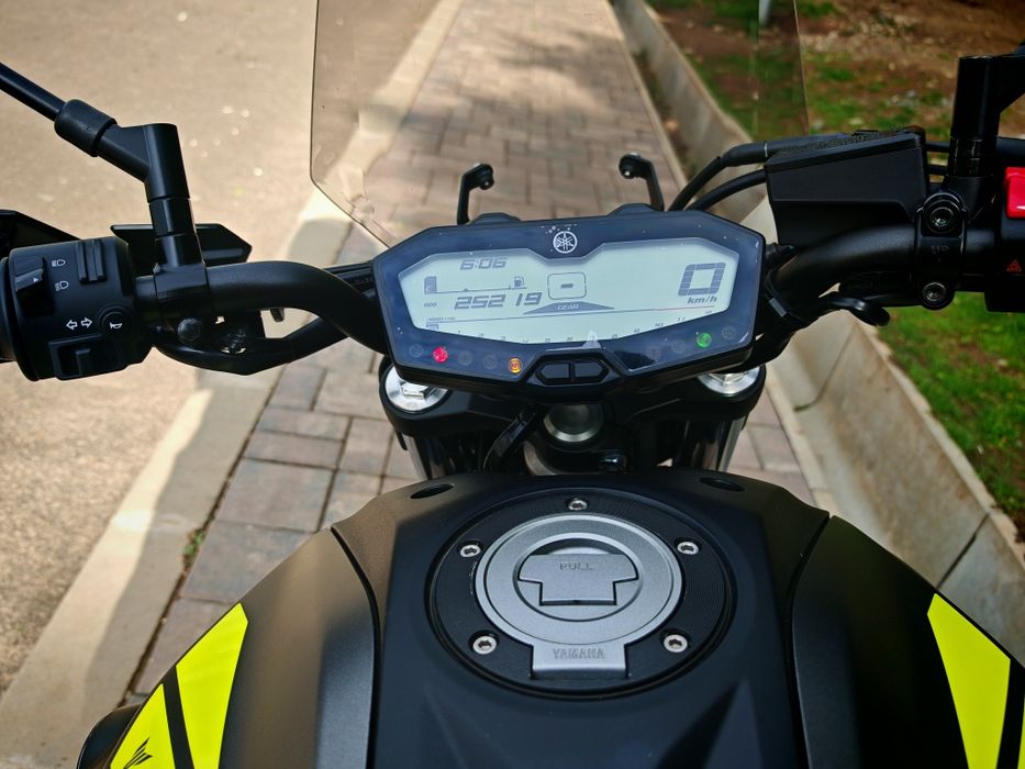 Vând motocicleta Yamaha mt07 model 2018 cu echipare Sw-motech