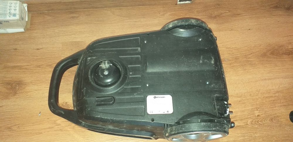 Aspirator Rohnson cu Sac 700W A+