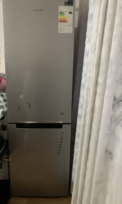 Холодильник Samsung