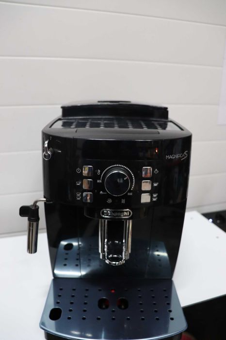 De'Longhi Magnifica S ECAM 22.110 автоматична кафемашина с разпенител