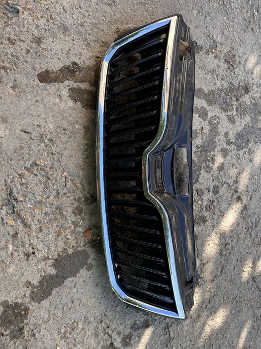 Grilă radiator skoda rapid .
