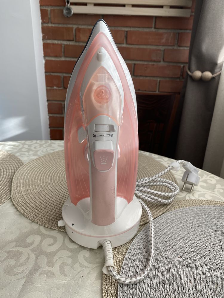 Продавам ютия Silver Crest HG06778B