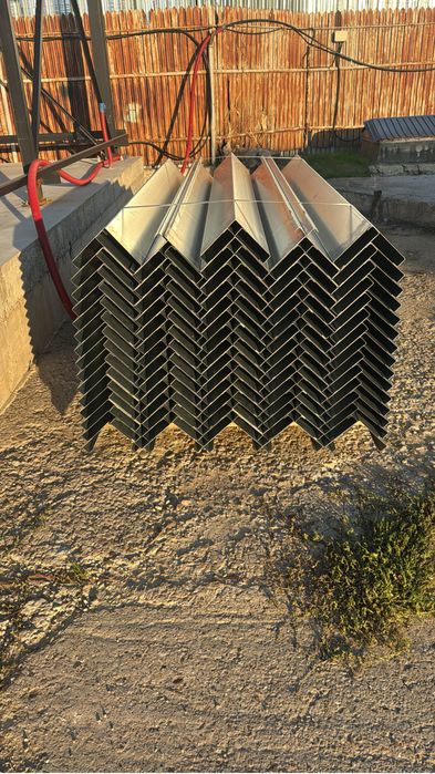 Profile zincate pentru container