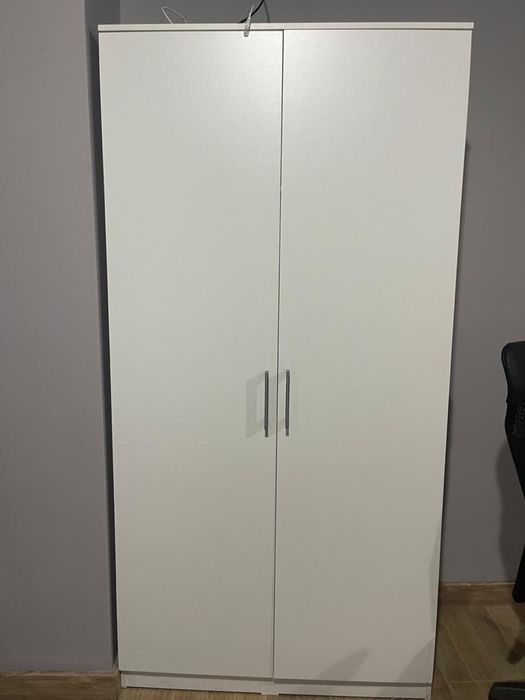 Белый шкаф для офиса