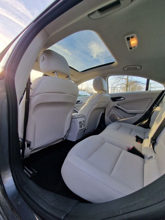 Mercedes-Benz CLA 200 CDI an 2014– Panorama, Automată, 

Mașina este
