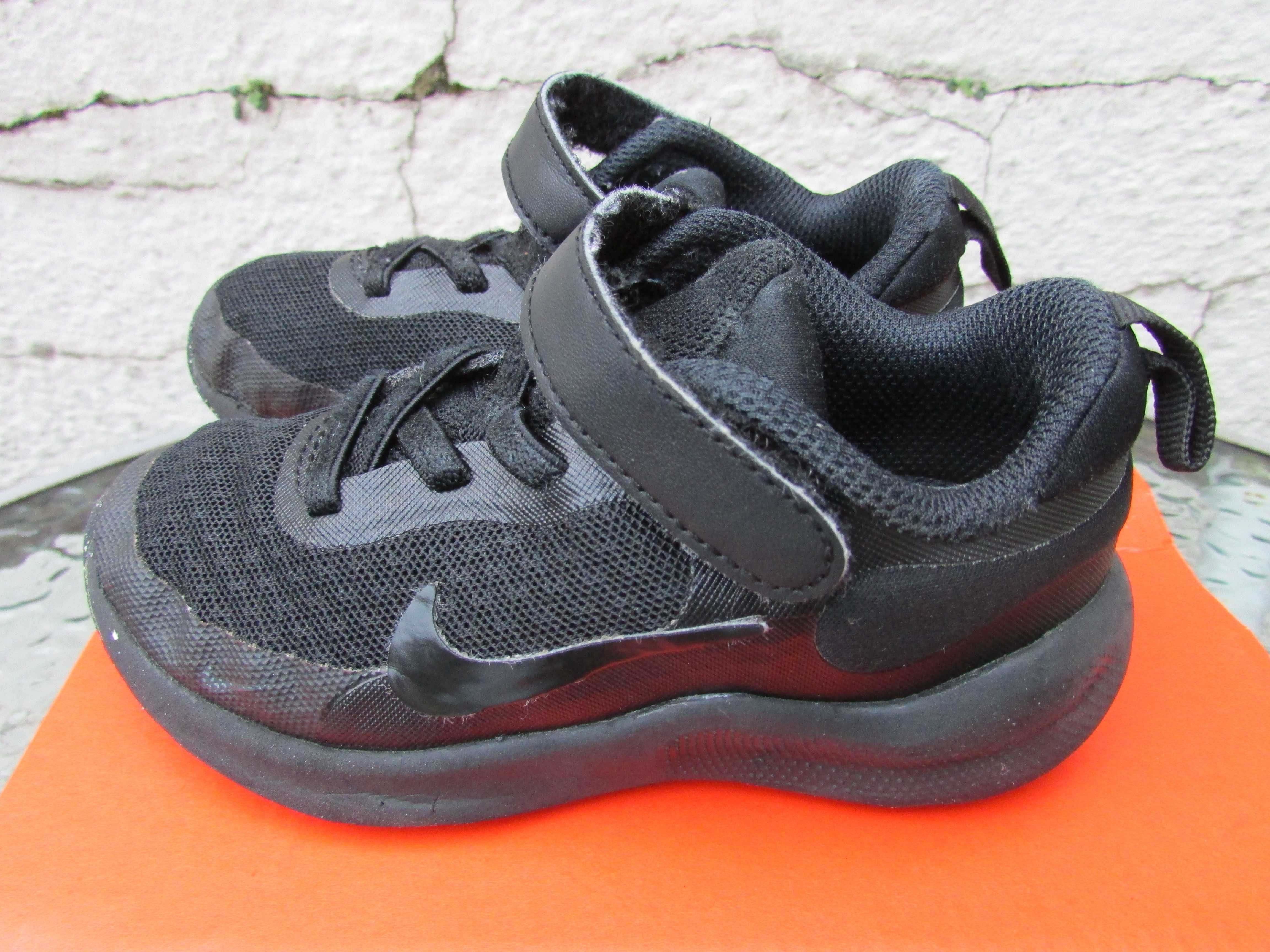 Детски маратонки Nike Revolution 7