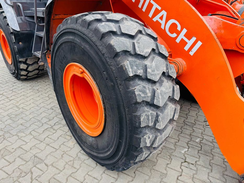 Incarcator frontal Hitachi ZW 220, an 2007, 20 tone, cupa 5mc, TOP !