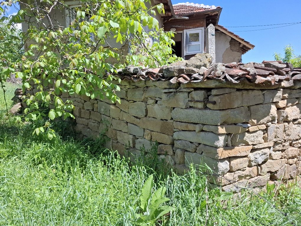 Камъни за довари и зидарски работи.