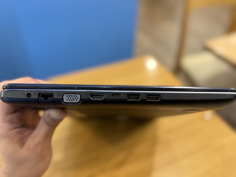 Vand laptop asus i7 gen 8
