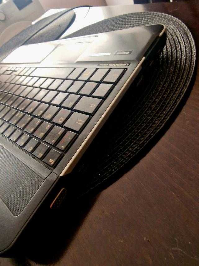 Fujitsu Lifebook AH512 SSD 240 GB 4GB RAM Отличен