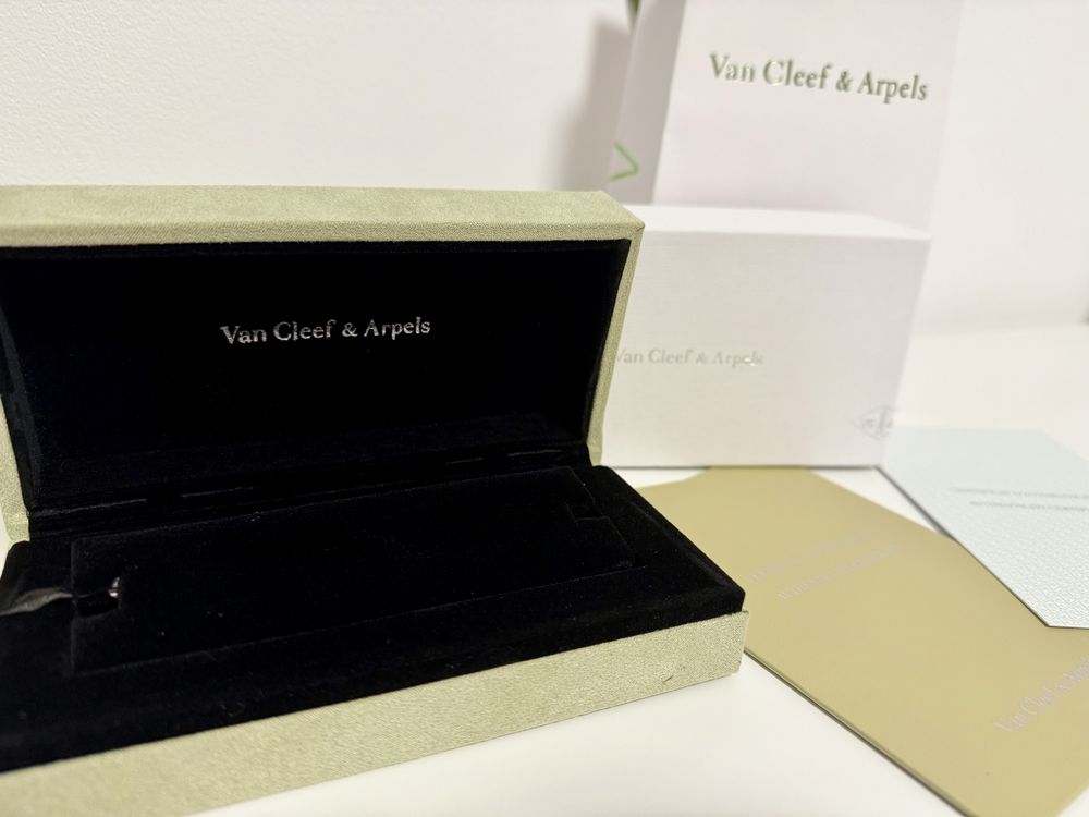 Van cleef & Arpels - Оригинална кутия , сертификат , документи
