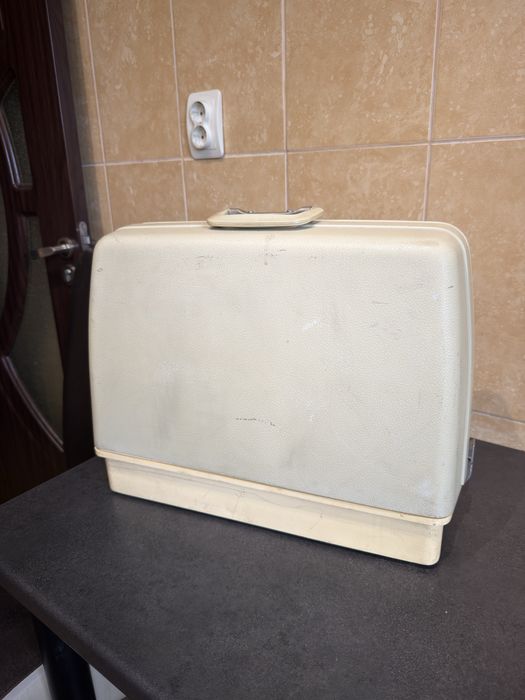 Masina de cusut surfilat si butoniere Singer Merrit Germania