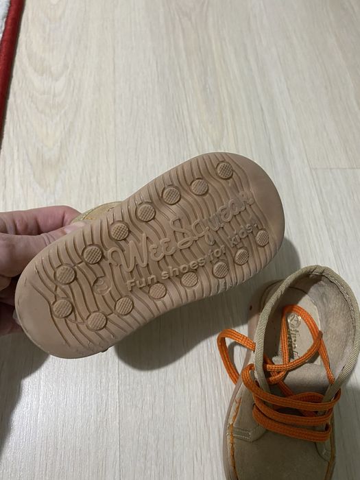 Ghetute Tino marimea 22. Piele intoarsa.