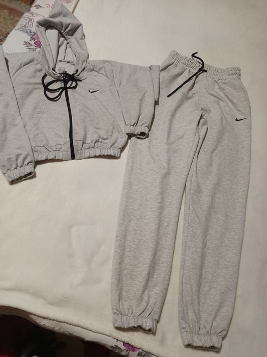 Дамски екип нов сив цвят размер S
