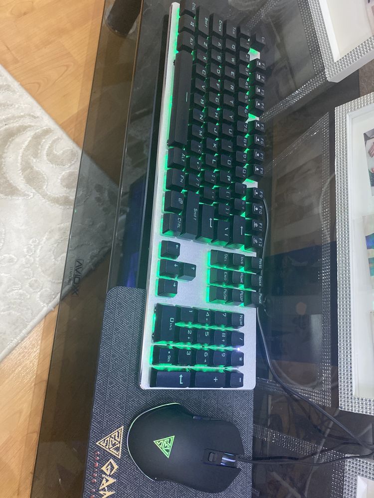 Tastatura cu leduri