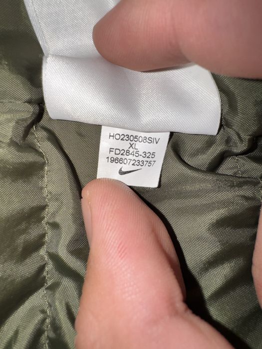 Продавам яке NIKE