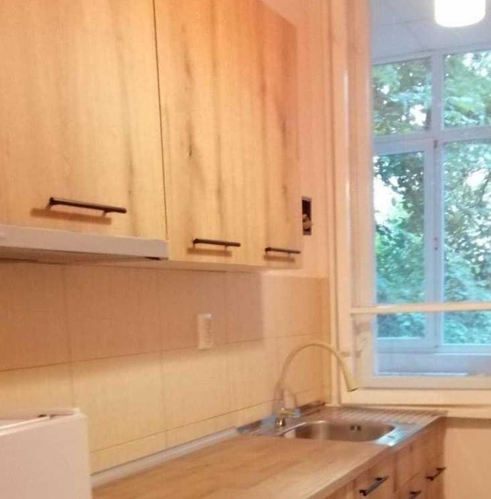 Дава се под наем Двустаен апартамент в Бургас, Център - 96 кв.м за 400 € - Снимка #3