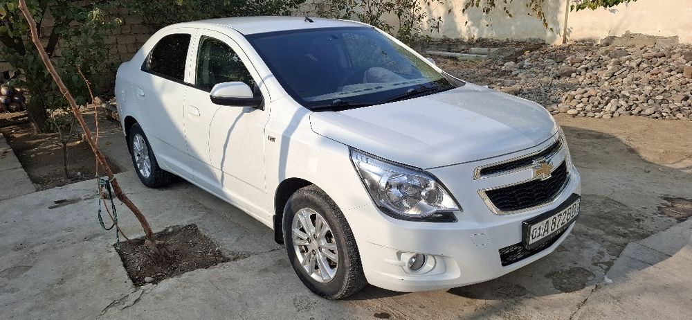 Шевралет Кобалт сотилади.