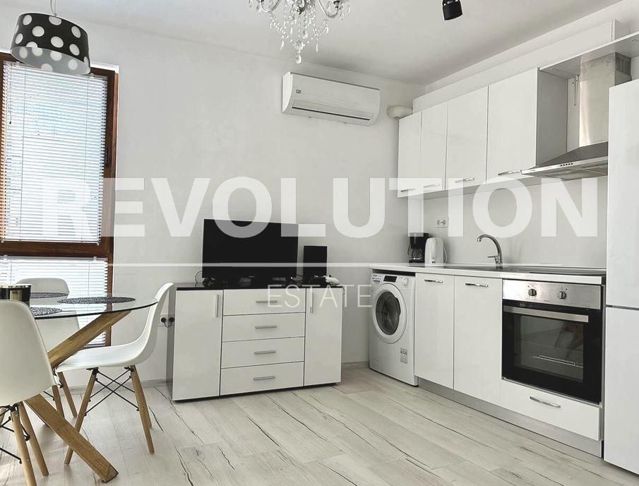 Двустаен апартамент в района на Колхозен пазар!