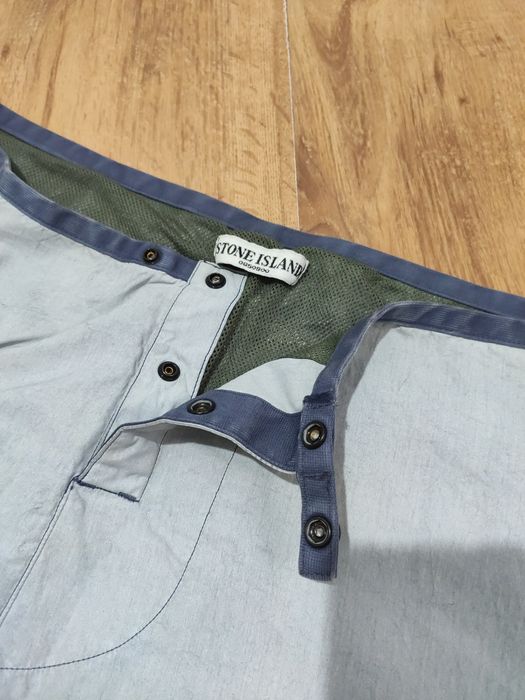 Pantaloni scurți Stone Island mărimea 50 (L)