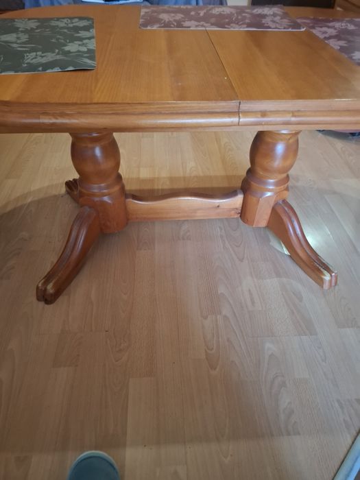 Диван, табуретки, маса, фотьойл