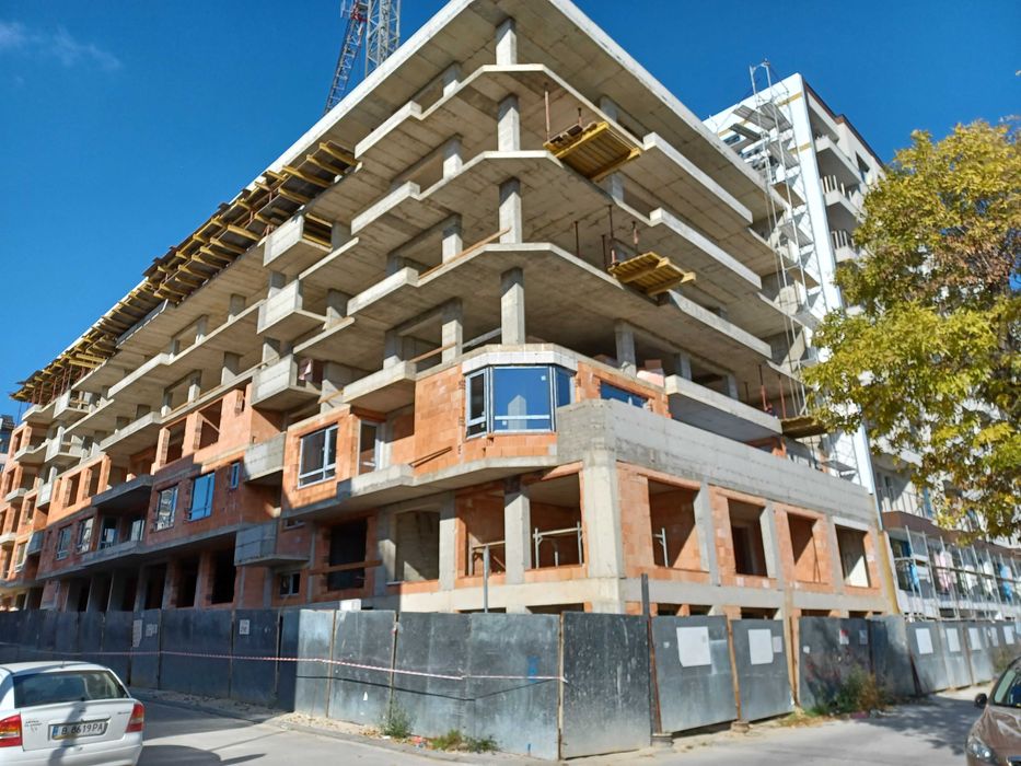 Продава се Двустаен апартамент в Варна, Център - 82 кв.м за 1891 €/кв.м - Снимка #1