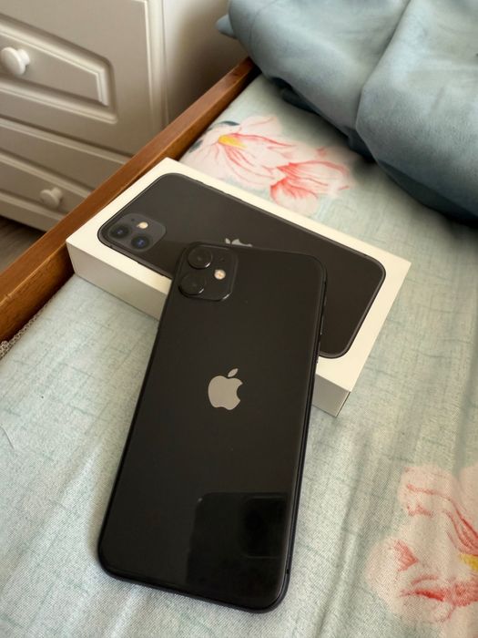 Продам iPhone 11 черный 64 гб